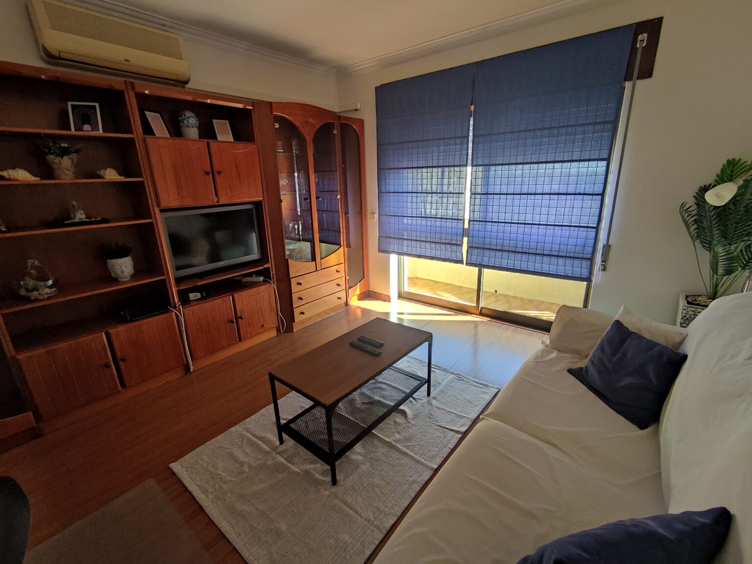Sala de Estar com Área de Trabalho