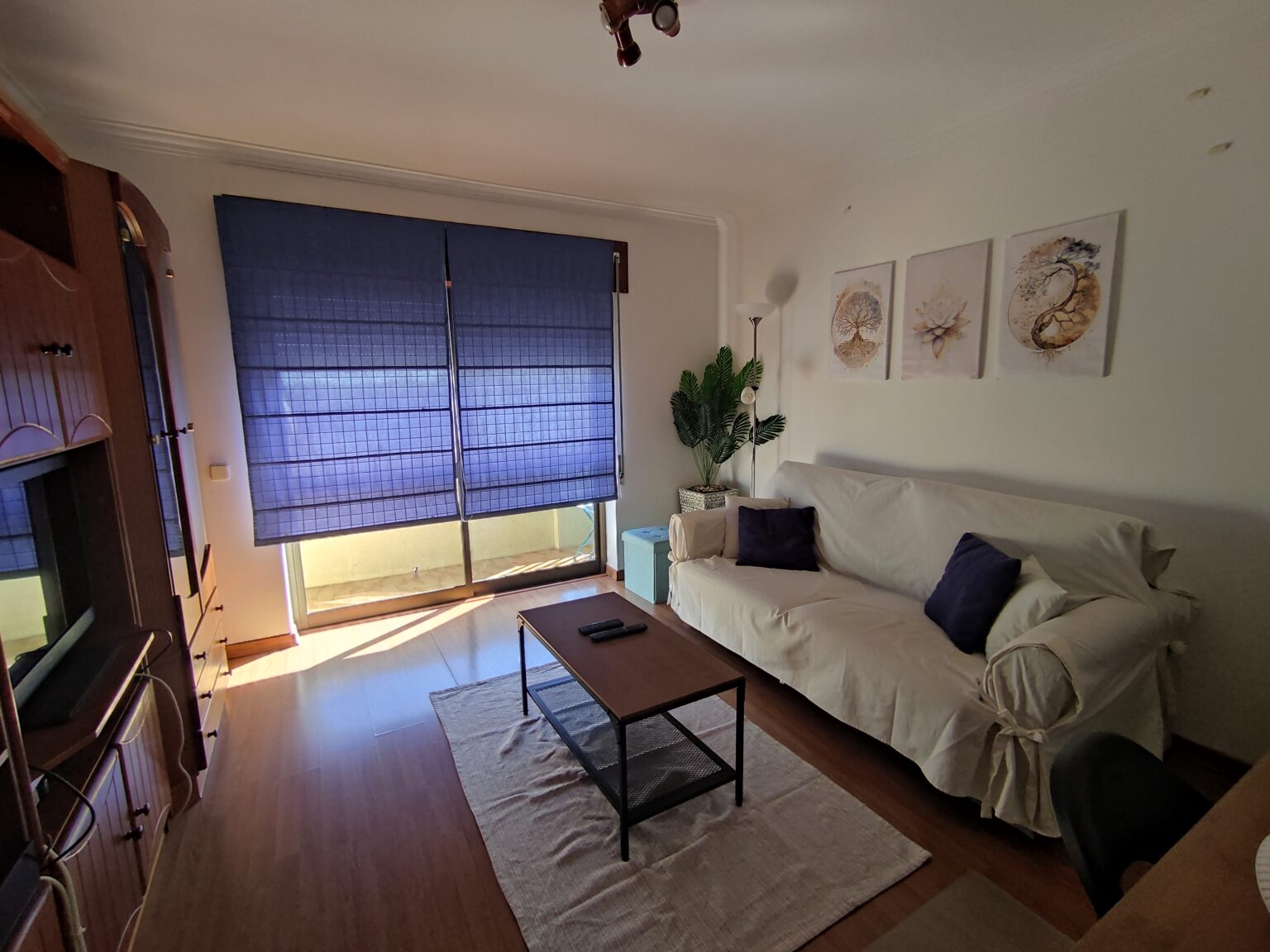 Sala de Estar com Área de Trabalho