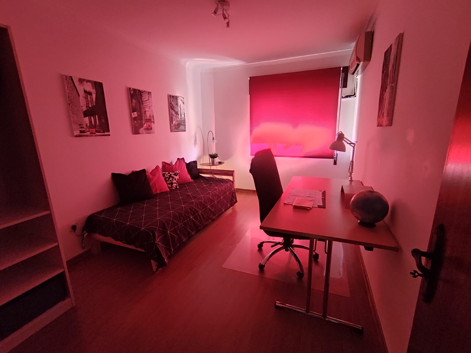 Quarto Individual com Área de Trabalho